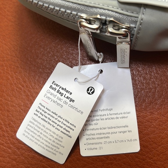 Lululemon 🍋 Silver Drop ➡️LARGE⬅️ (2L) Everywhere Belt Bag New With Tags - Picture 5 of 5